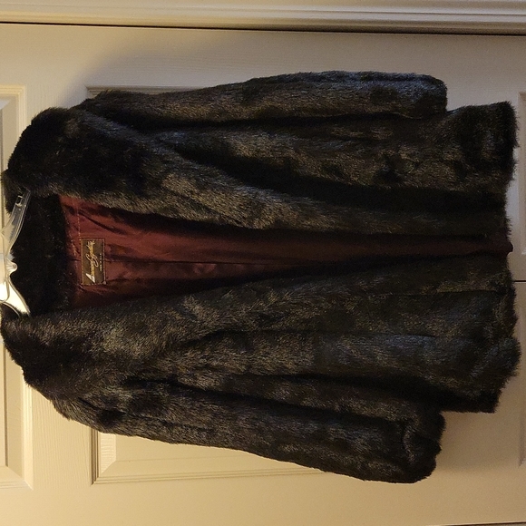 American Signature Jackets & Blazers - Vintage American Signature  imitation fur coat.
